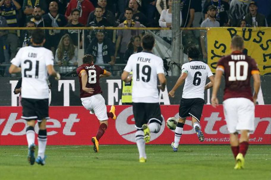 Il sinistro vincente di Ljajic, servito da Totti. Reuters